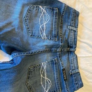 Cowgirl tuff company jeans.